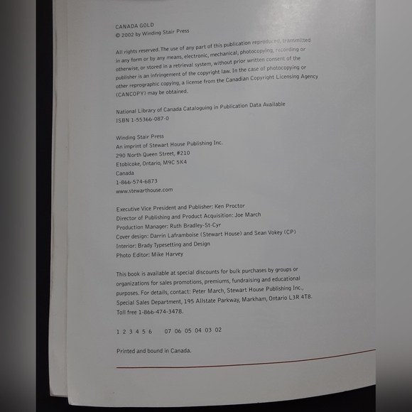 Canada Gold Canadian Men & Women Hockey Champions Used Book 2002 Vintage - Picture 4 of 12